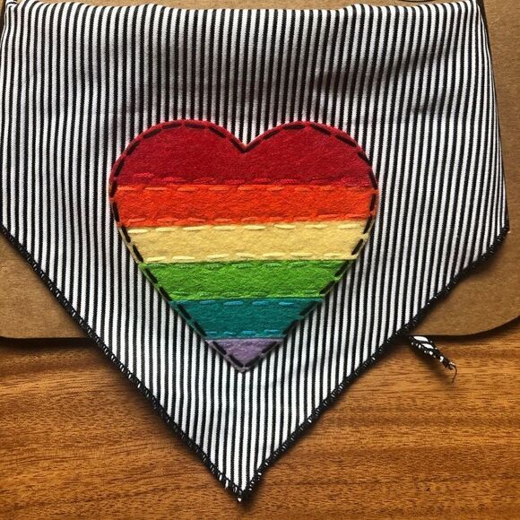 Tail Trends Rainbow Heart Scoop Neck Bandana - Picture 5 of 8